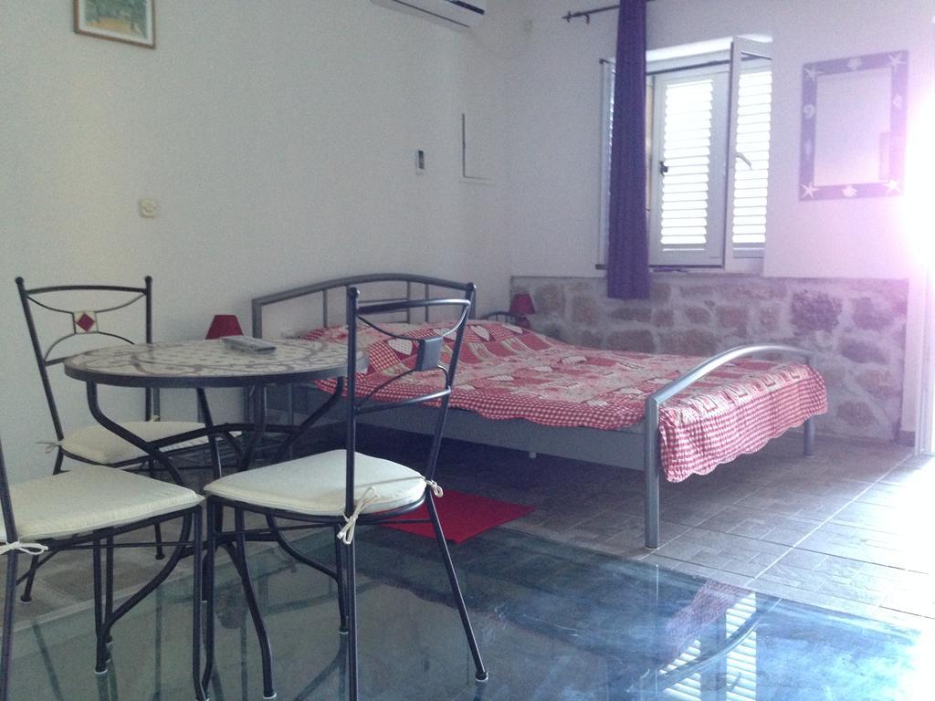 Apartments Acalinovic Vis Chambre photo