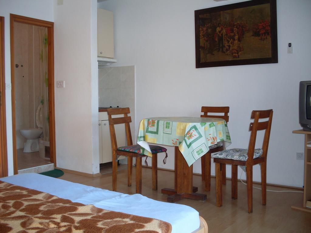 Apartments Acalinovic Vis Chambre photo